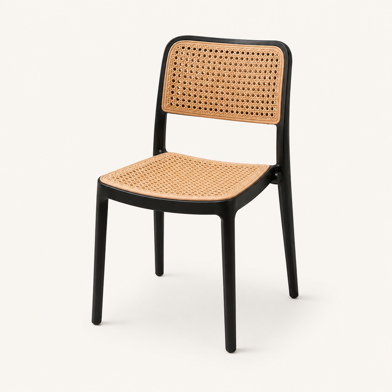 Silla Luna negra con detalle tipo ratán natural para comedor y espacios contemporáneos