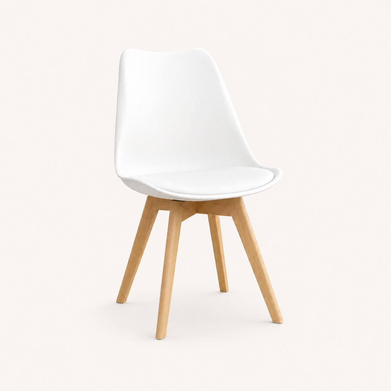 Silla NUK blanca con asiento acolchado y patas de madera para comedor